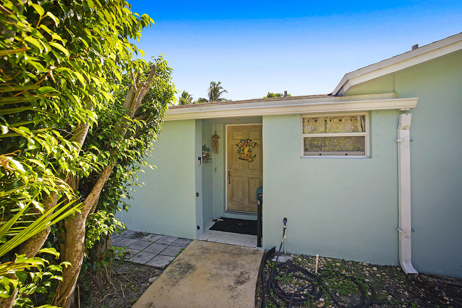 391 W Riverside Drive