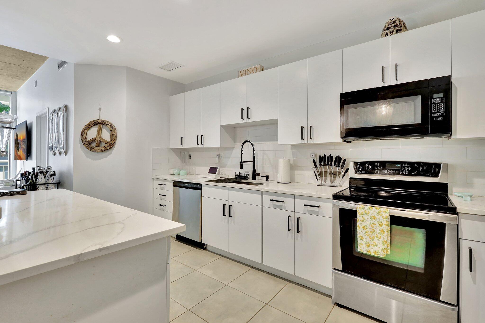 300 S Australian Avenue 719