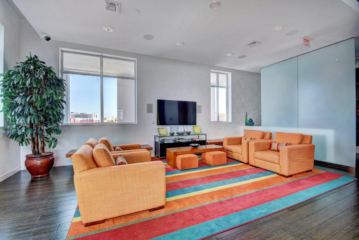 300 S Australian Avenue 719