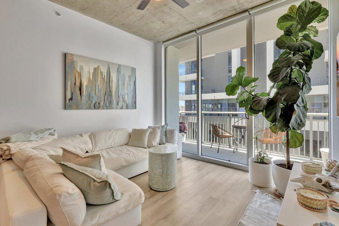 300 S Australian Avenue 719