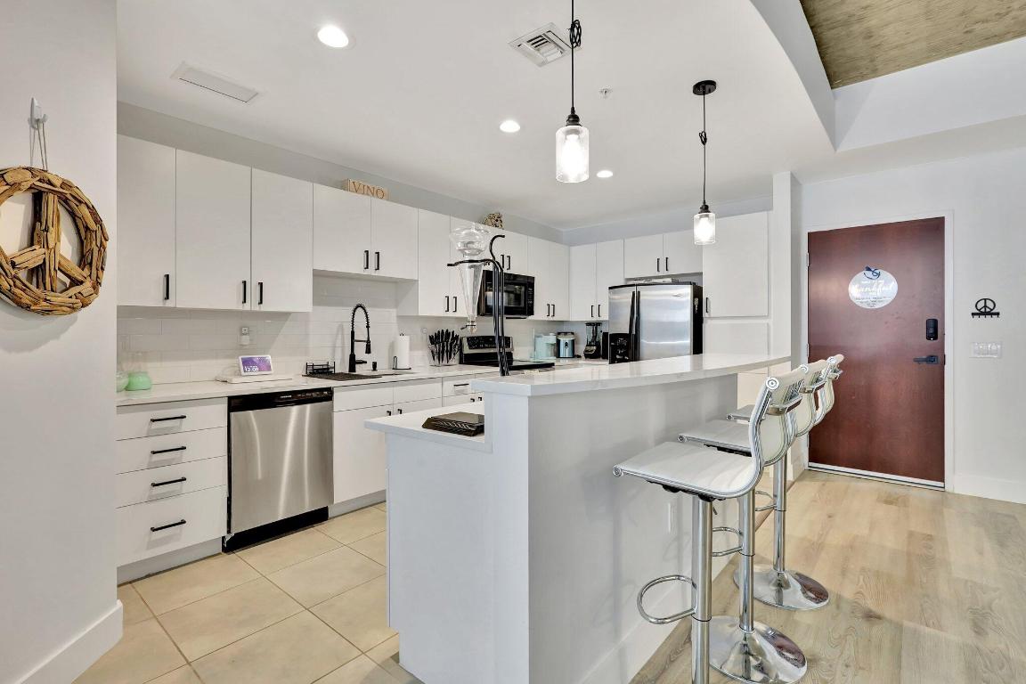 300 S Australian Avenue 719