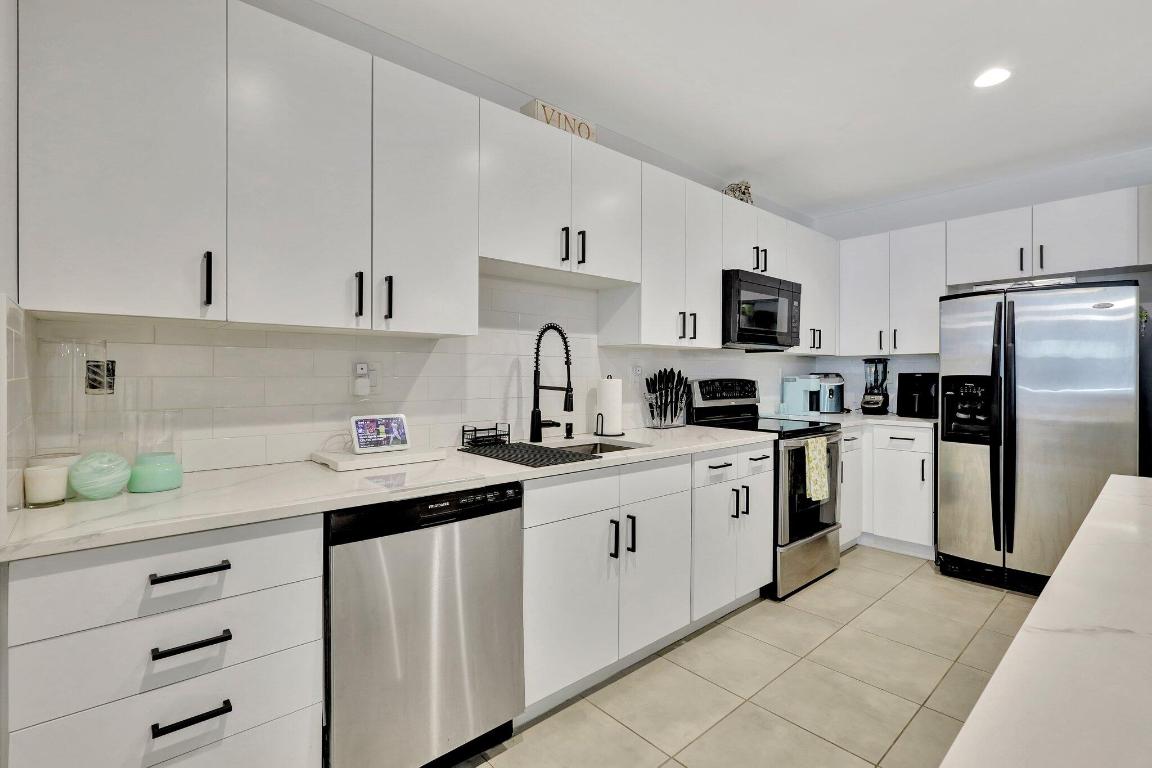 300 S Australian Avenue 719