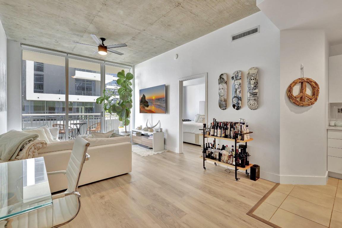 300 S Australian Avenue 719