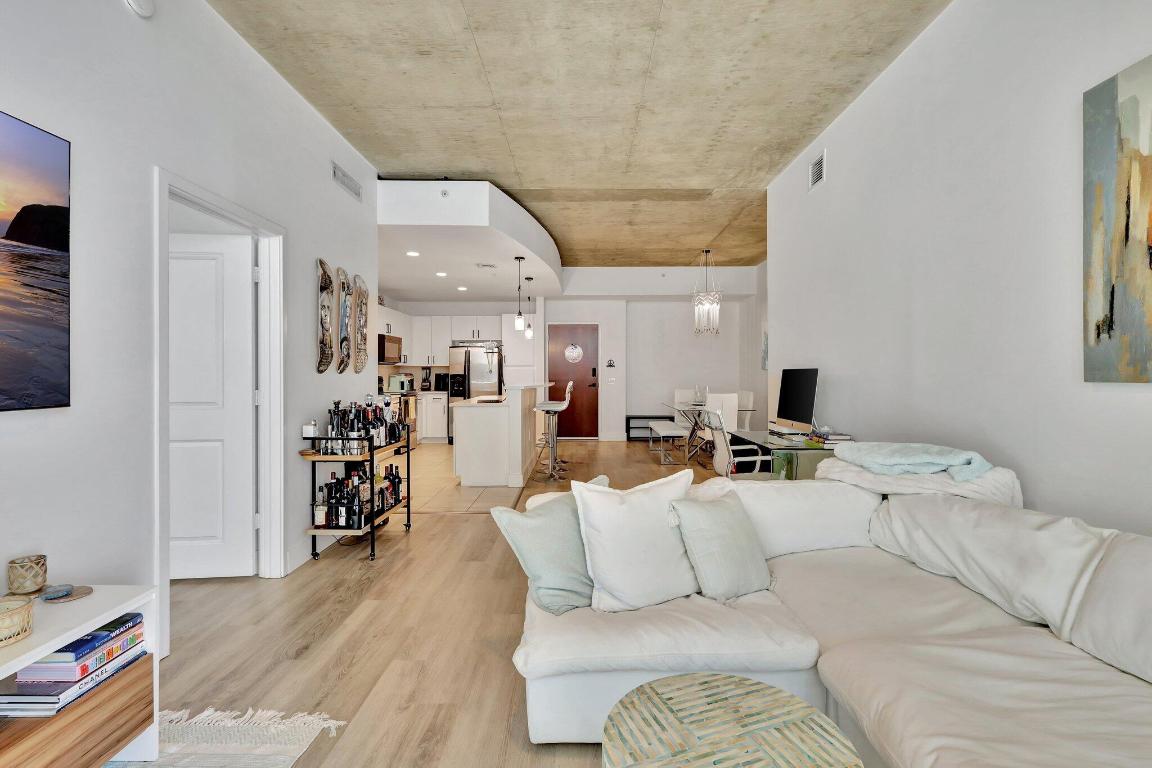 300 S Australian Avenue 719