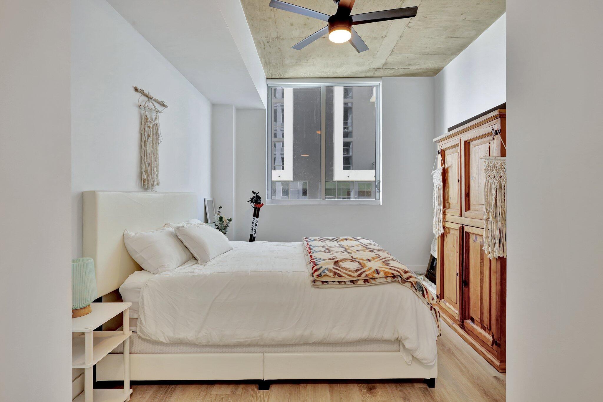 300 S Australian Avenue 719