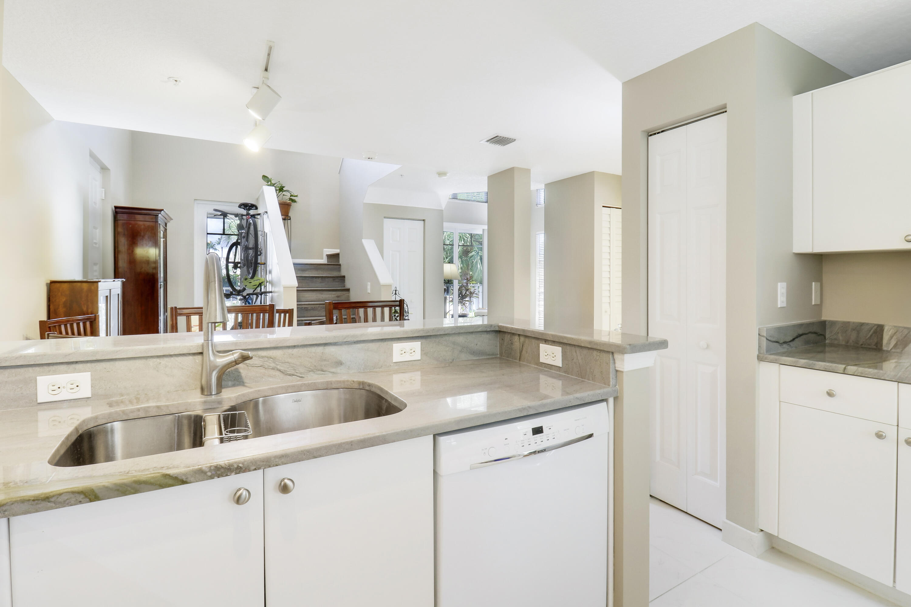 4736 Chancellor Drive 23