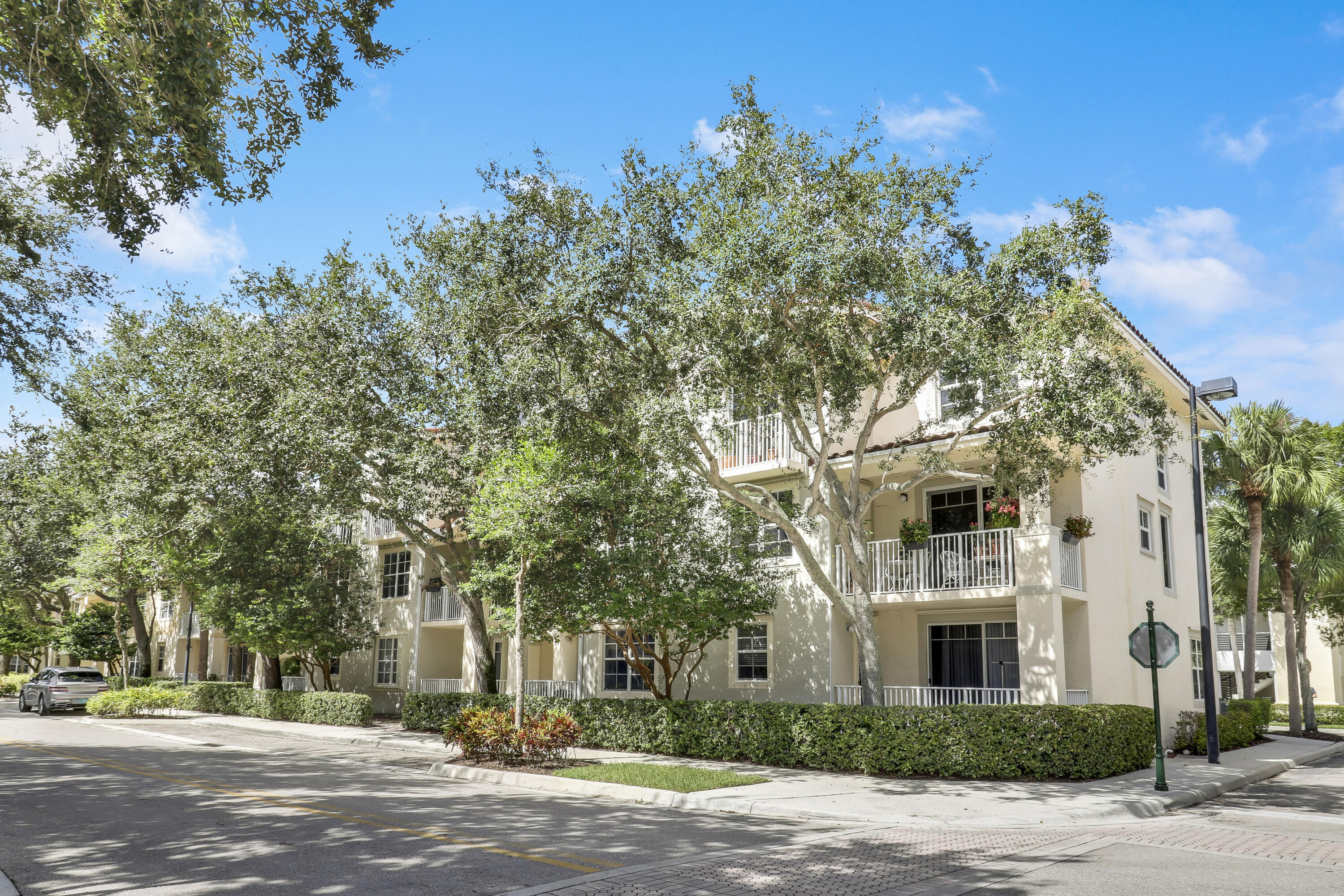 4736 Chancellor Drive 23