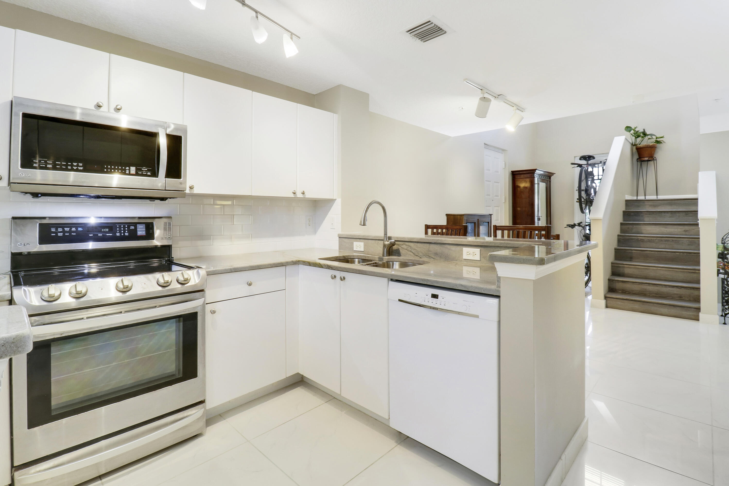 4736 Chancellor Drive 23