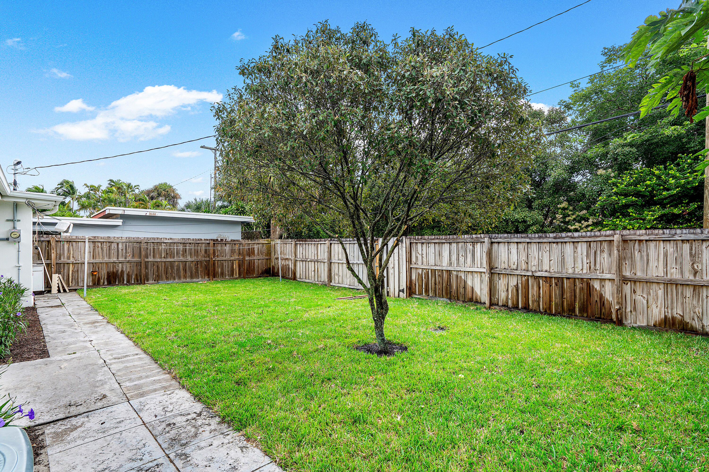 1720 N Ocean Breeze