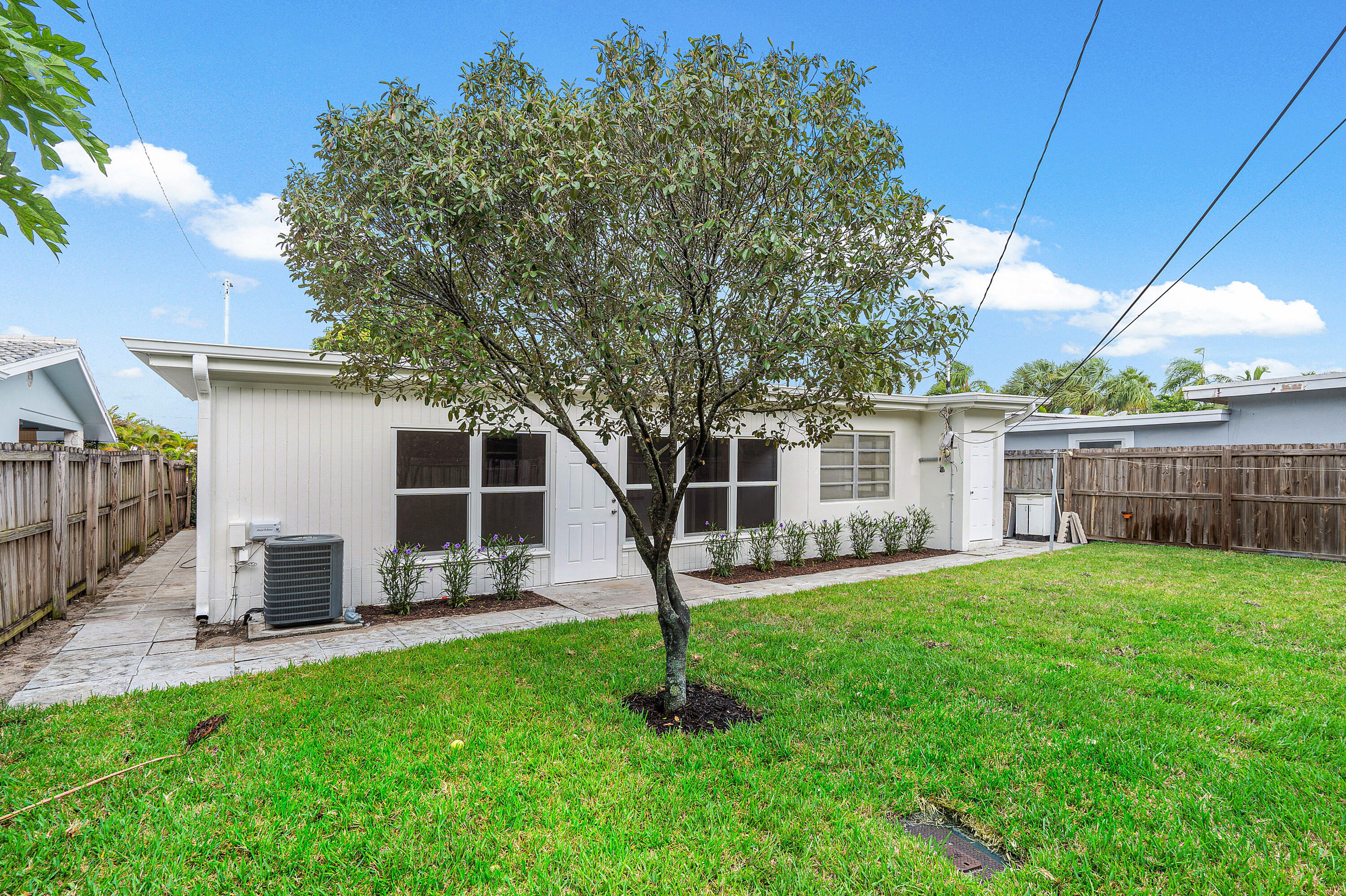 1720 N Ocean Breeze