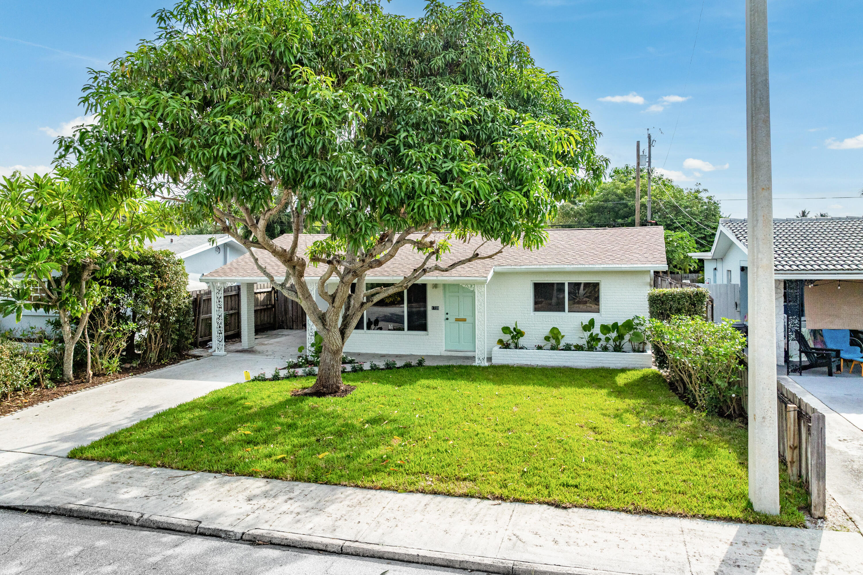 1720 N Ocean Breeze