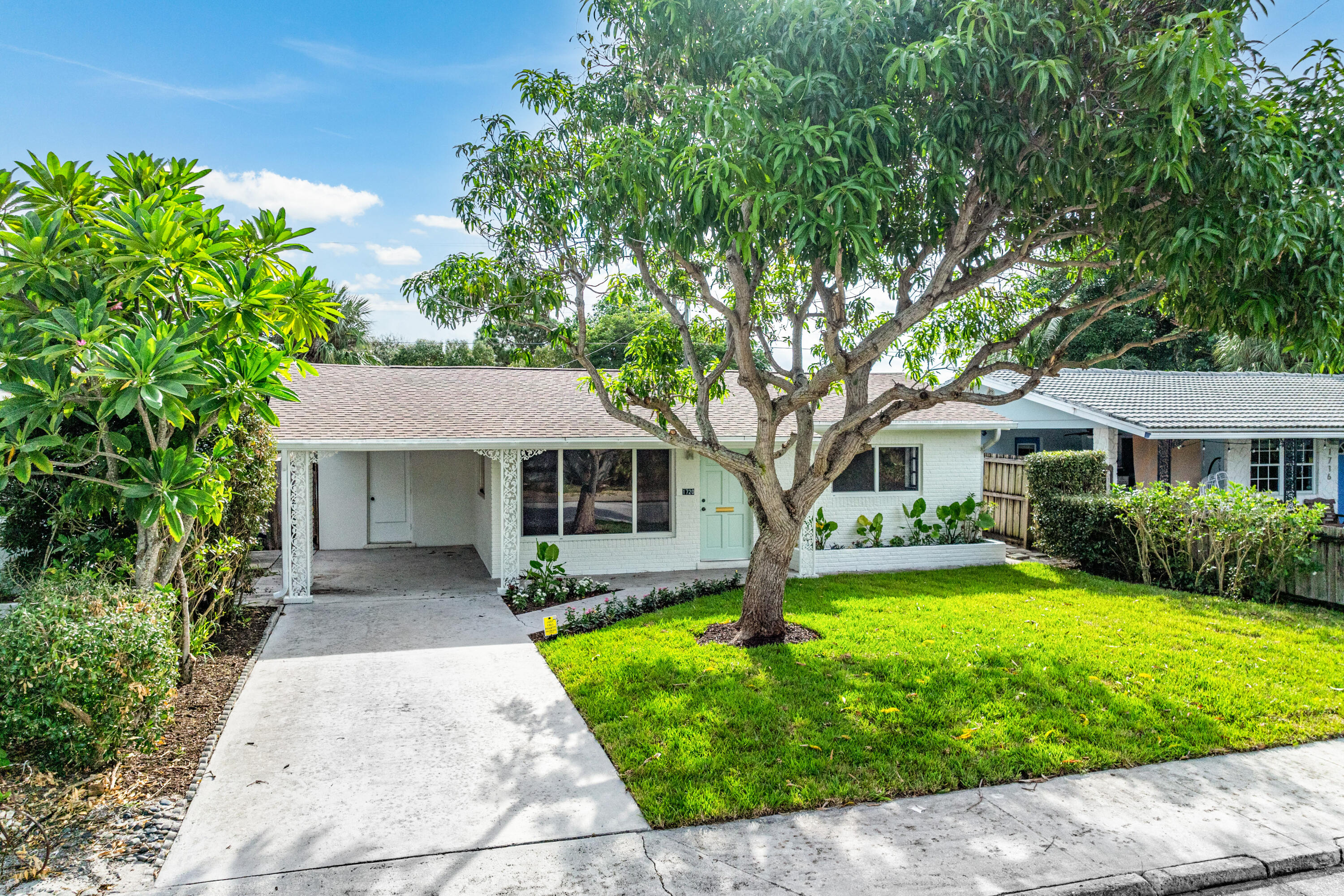 1720 N Ocean Breeze