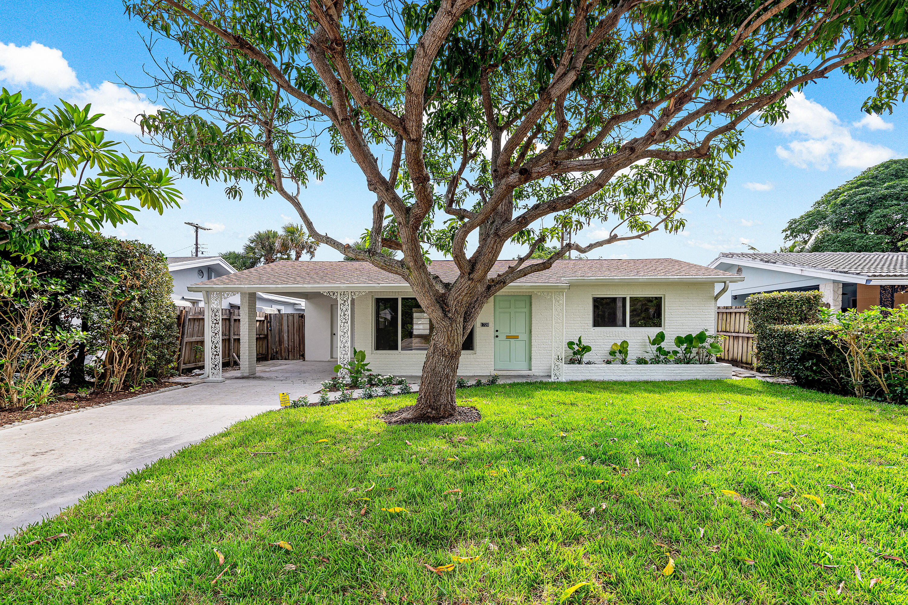 1720 N Ocean Breeze