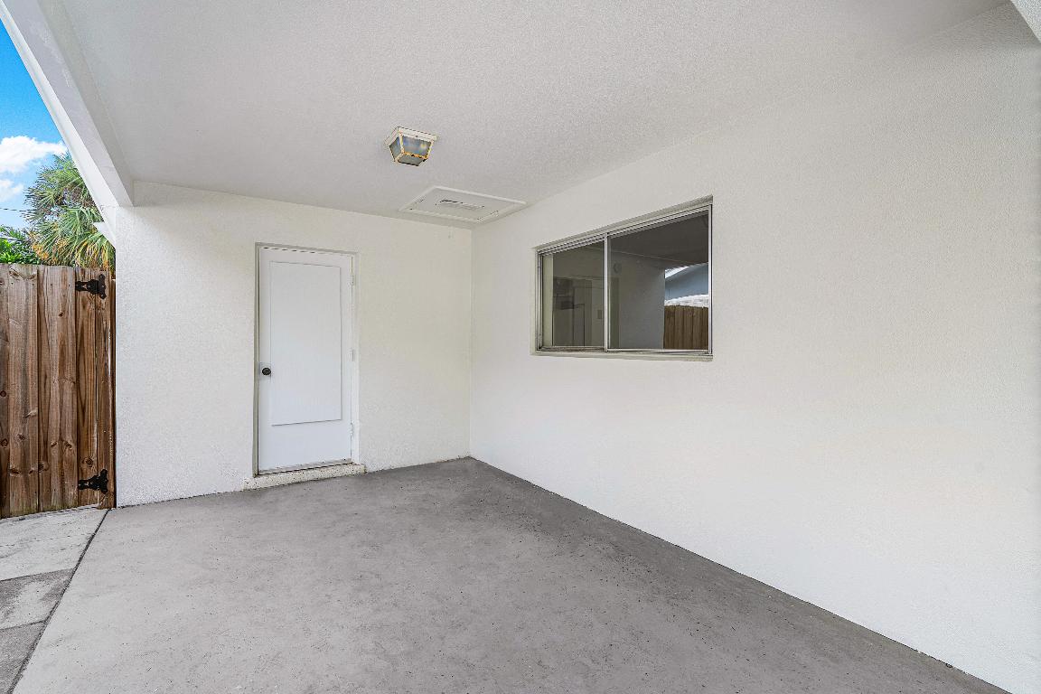 1720 N Ocean Breeze