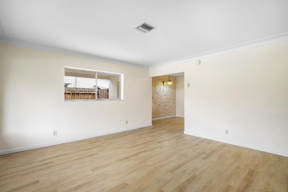 1720 N Ocean Breeze