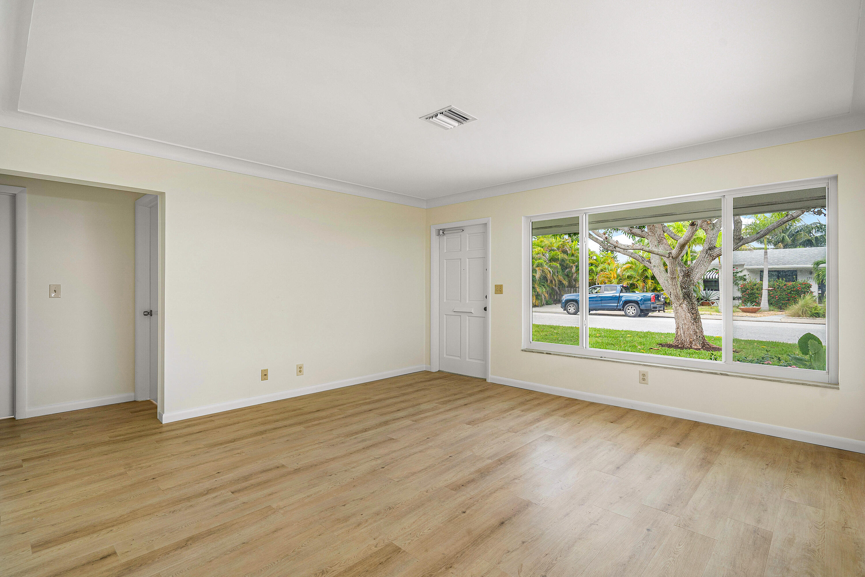 1720 N Ocean Breeze