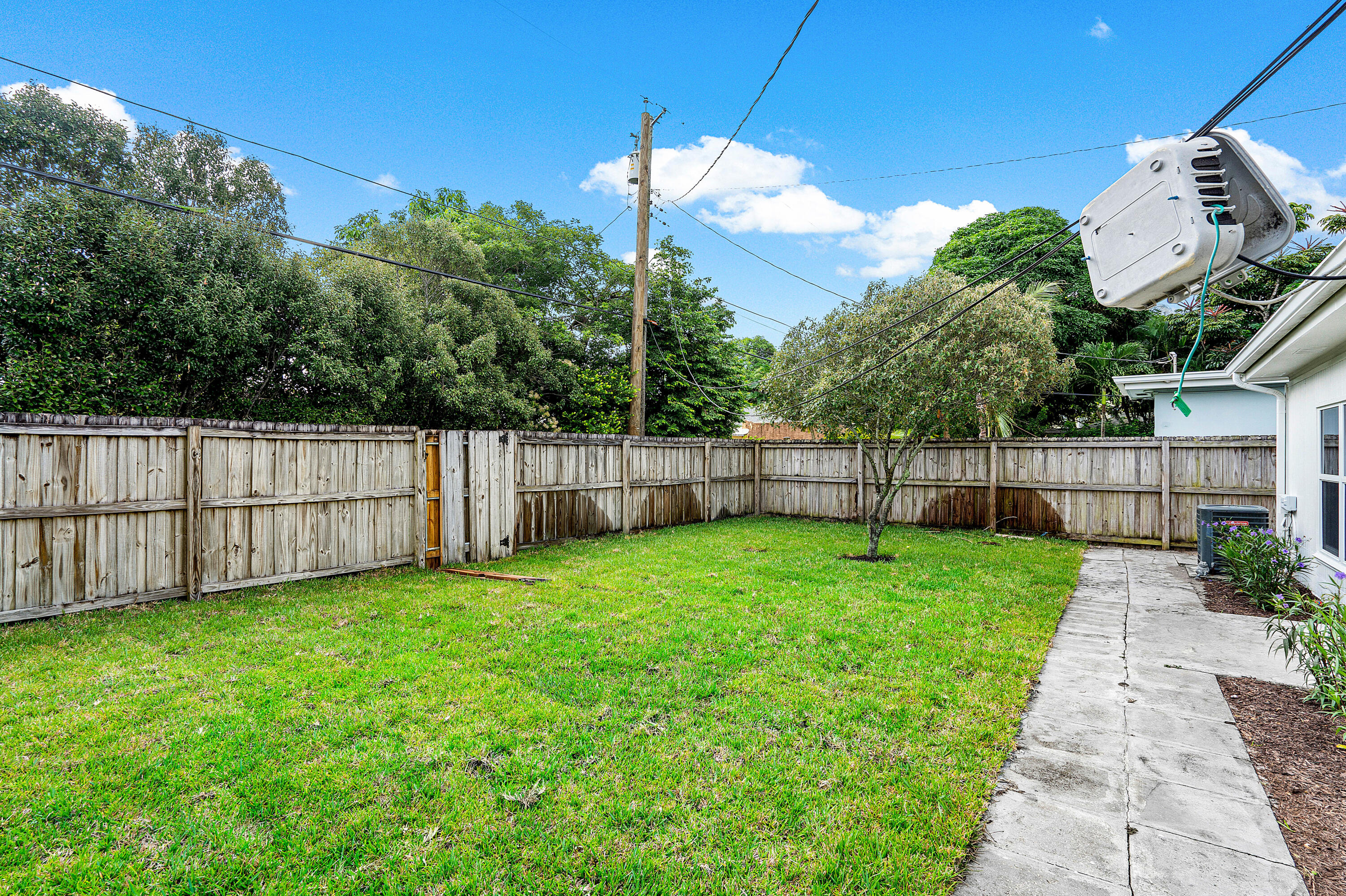 1720 N Ocean Breeze