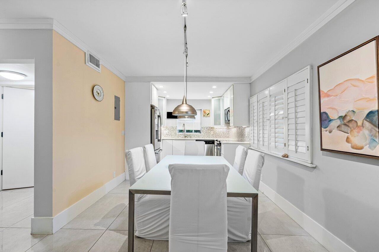 1202 Palm Trail 1