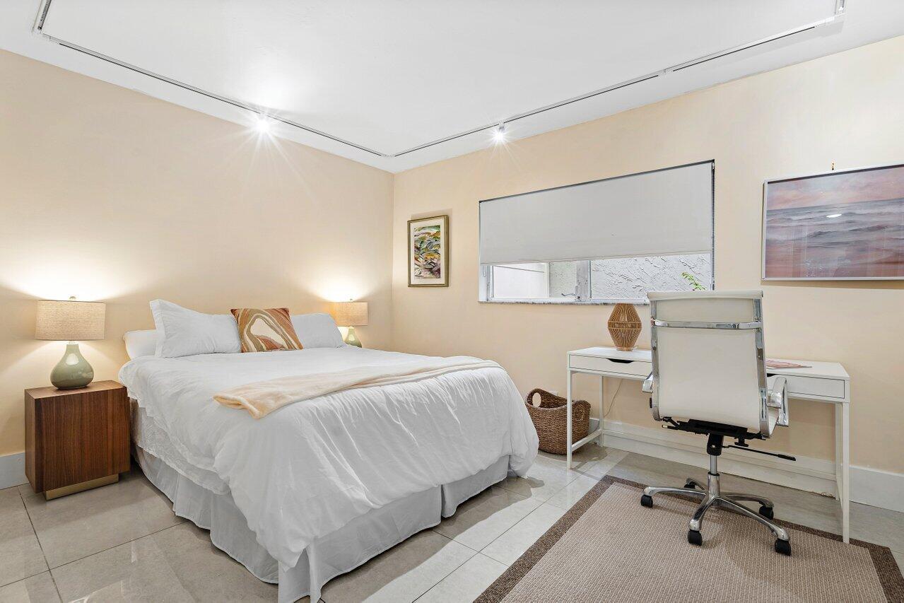 1202 Palm Trail 1