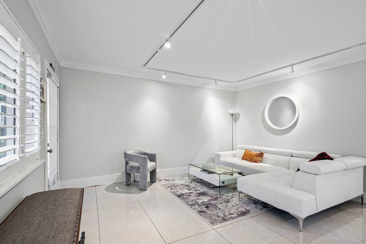 1202 Palm Trail 1