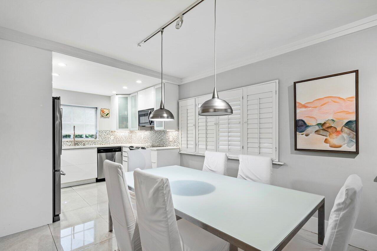 1202 Palm Trail 1