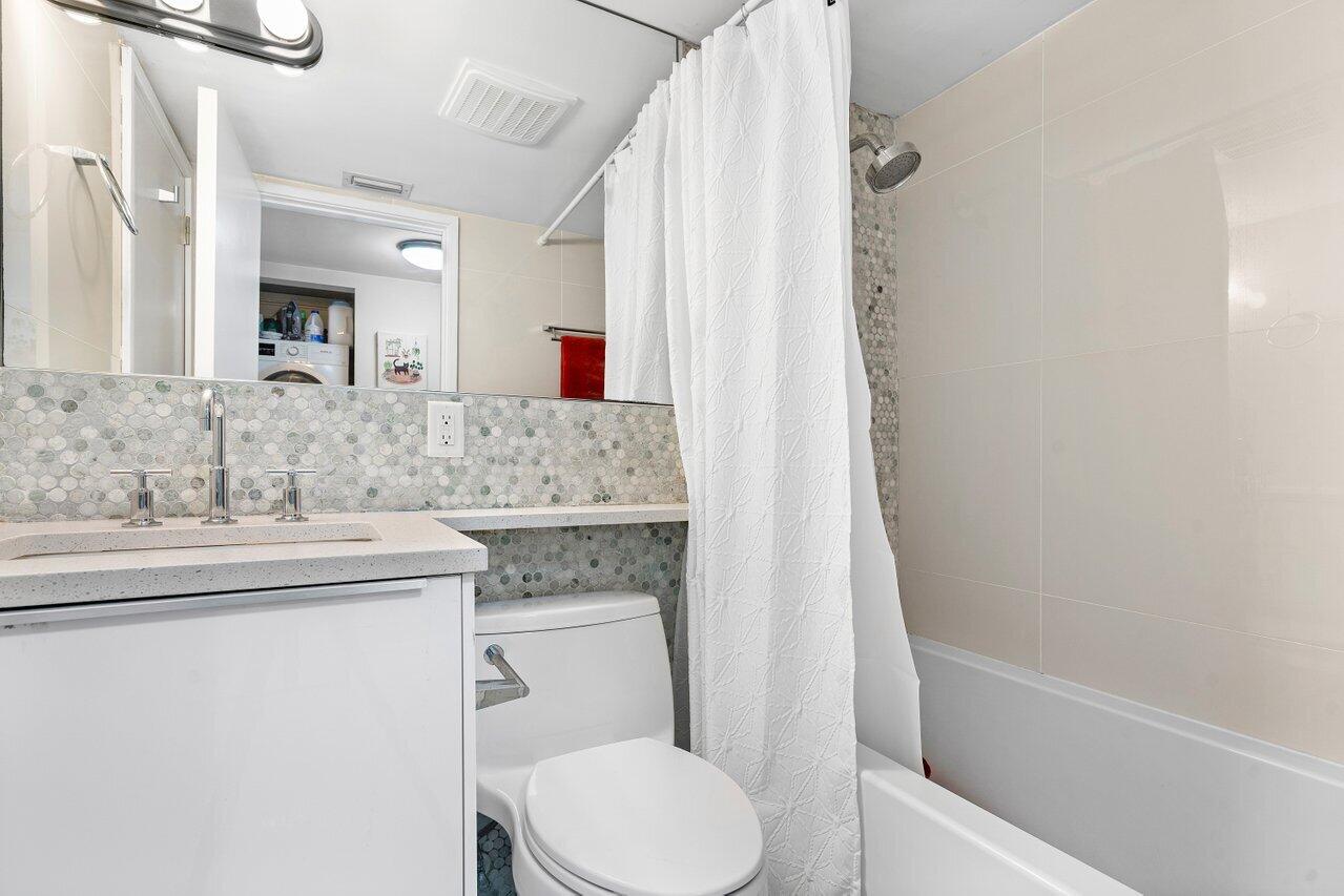 1202 Palm Trail 1