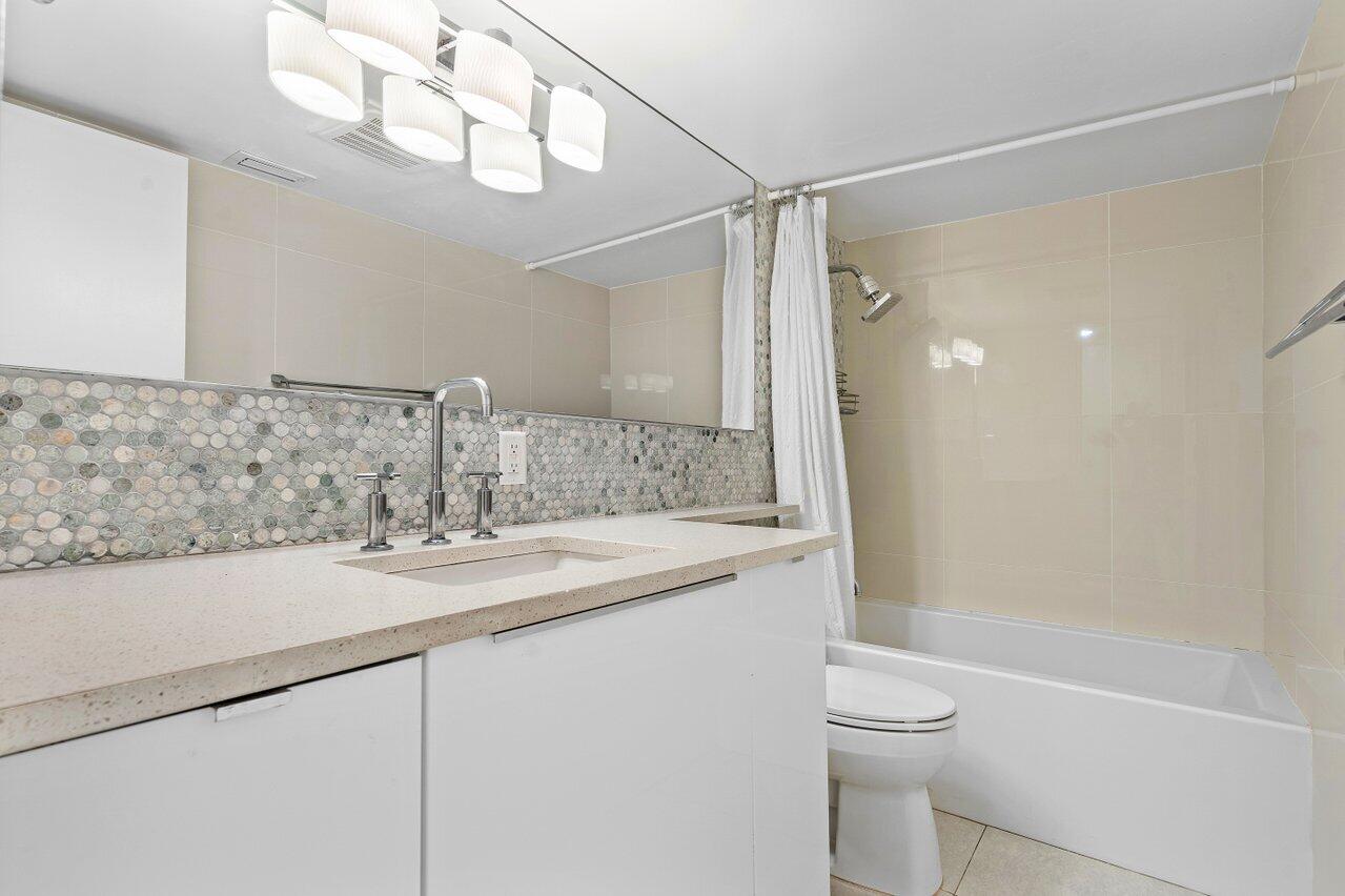 1202 Palm Trail 1