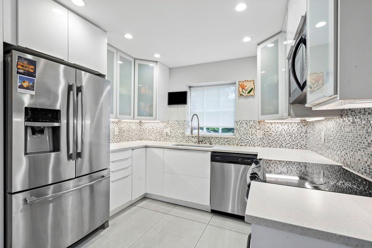 1202 Palm Trail 1