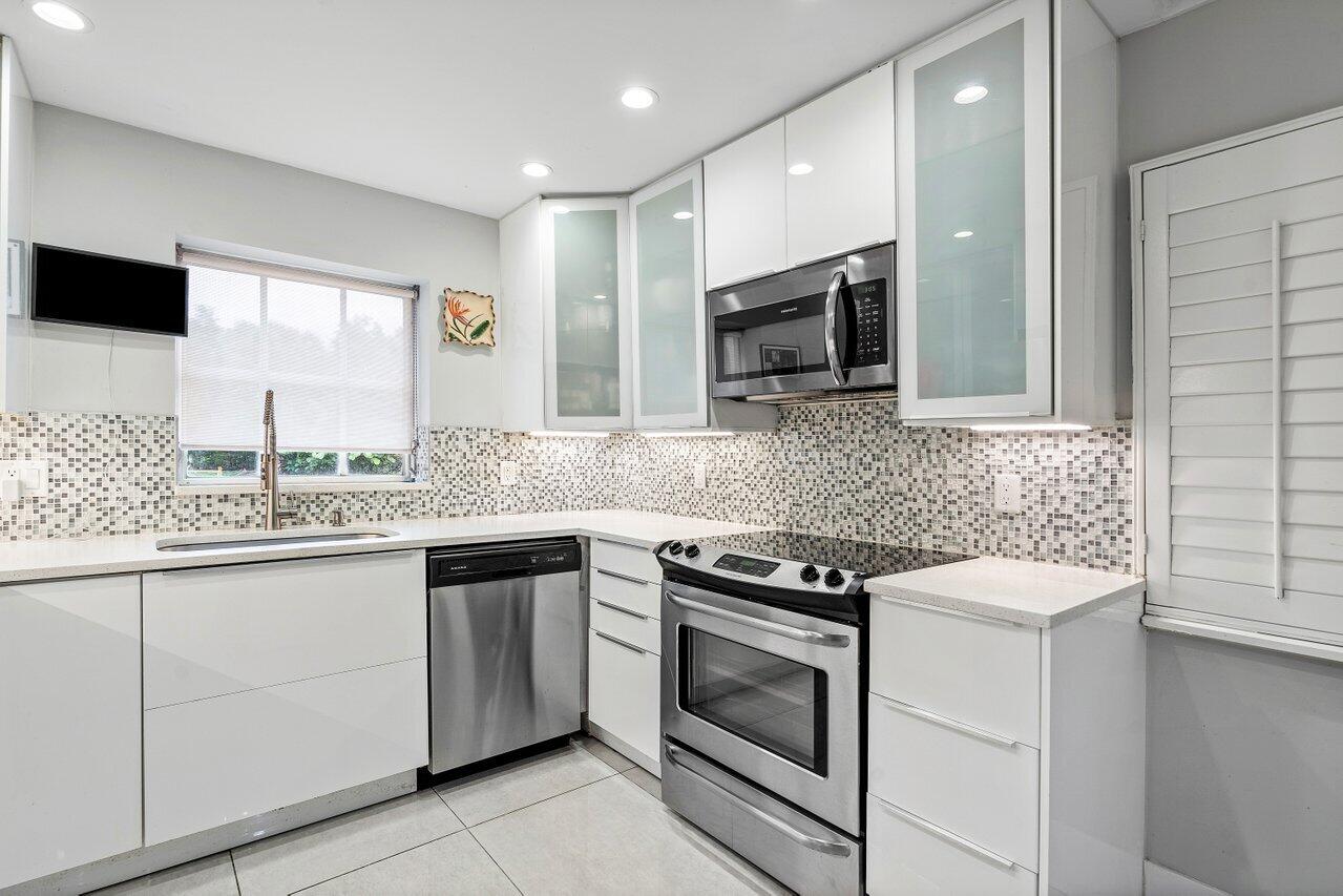 1202 Palm Trail 1