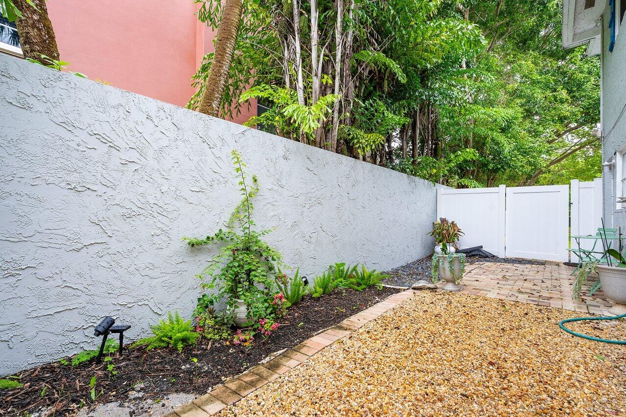 1202 Palm Trail 1