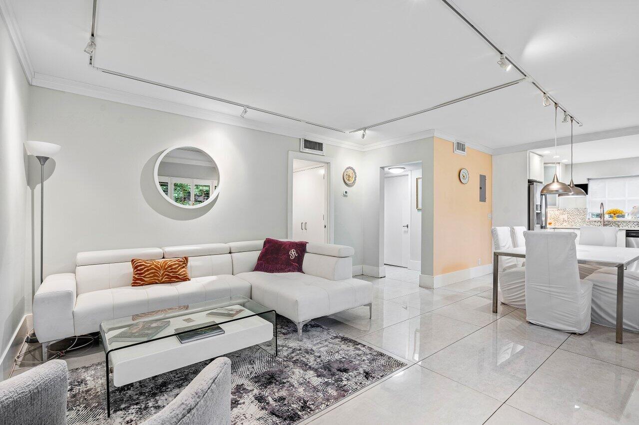 1202 Palm Trail 1