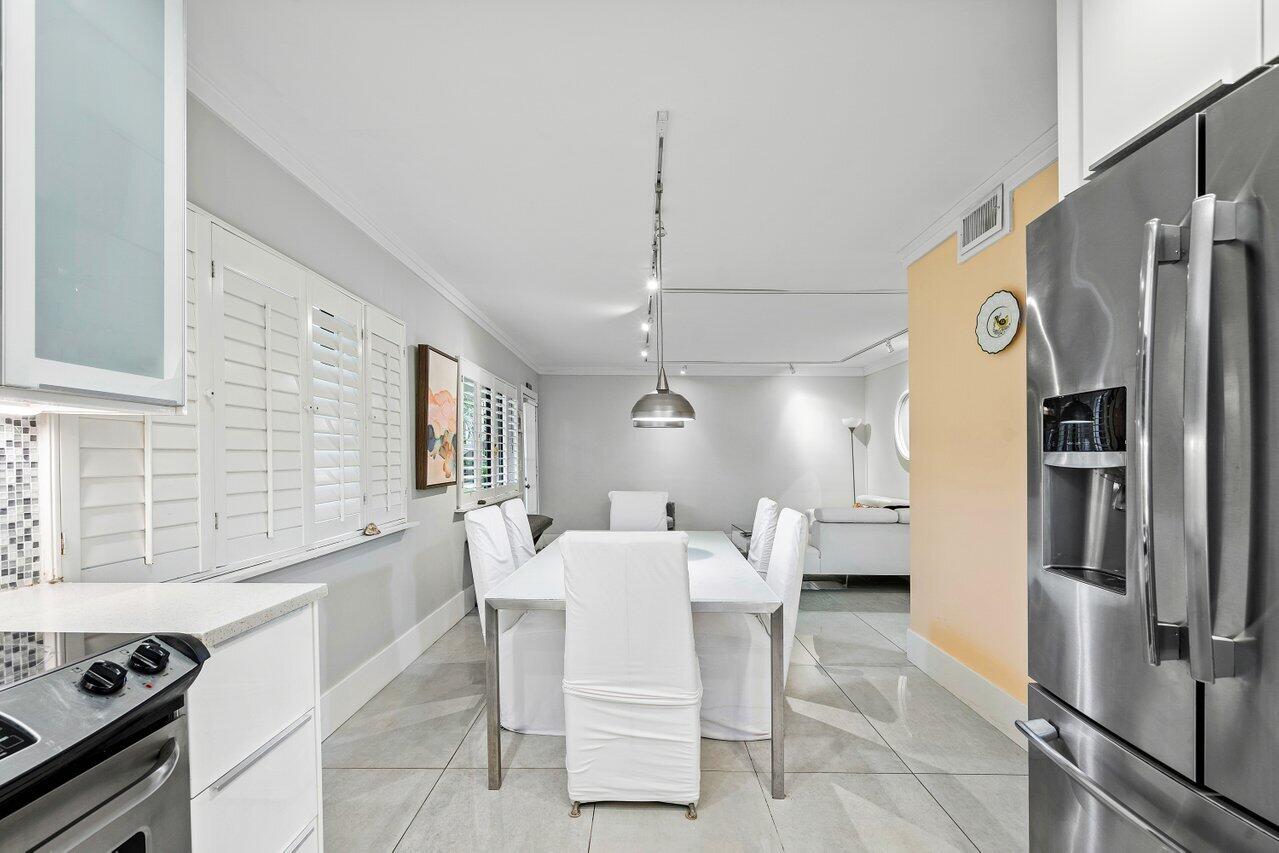 1202 Palm Trail 1