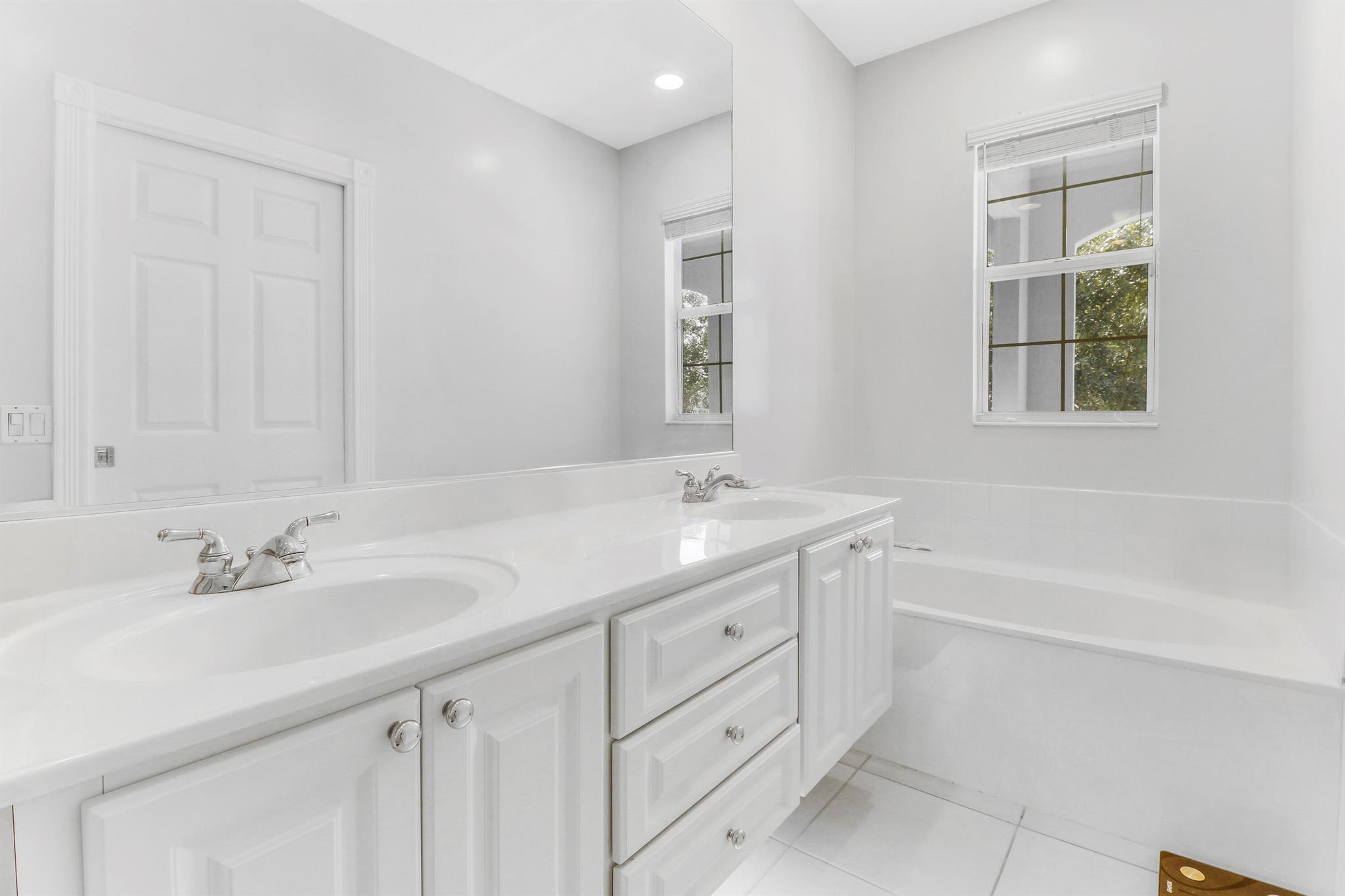 3111 E Community Drive Dr