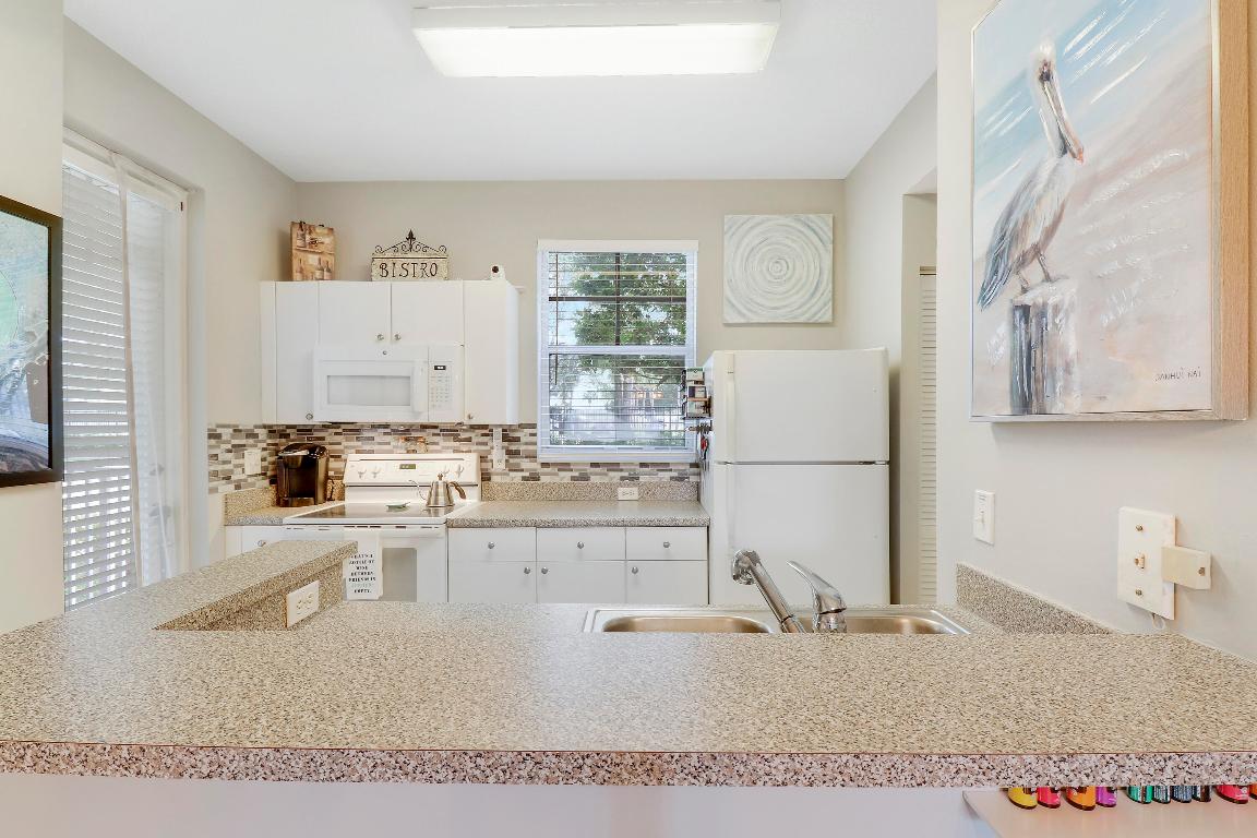 1116 University Boulevard 14