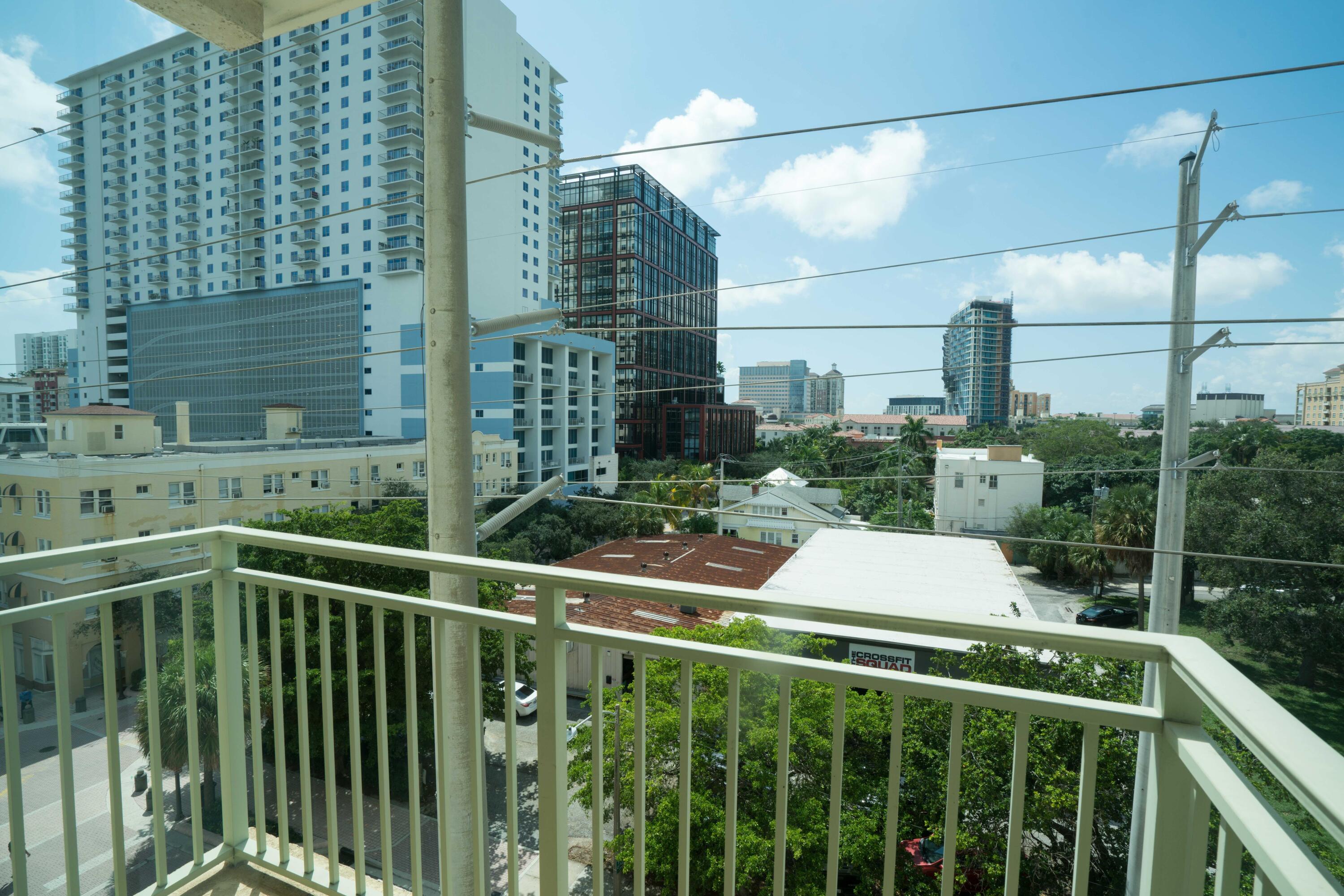 610 Clematis Street 528