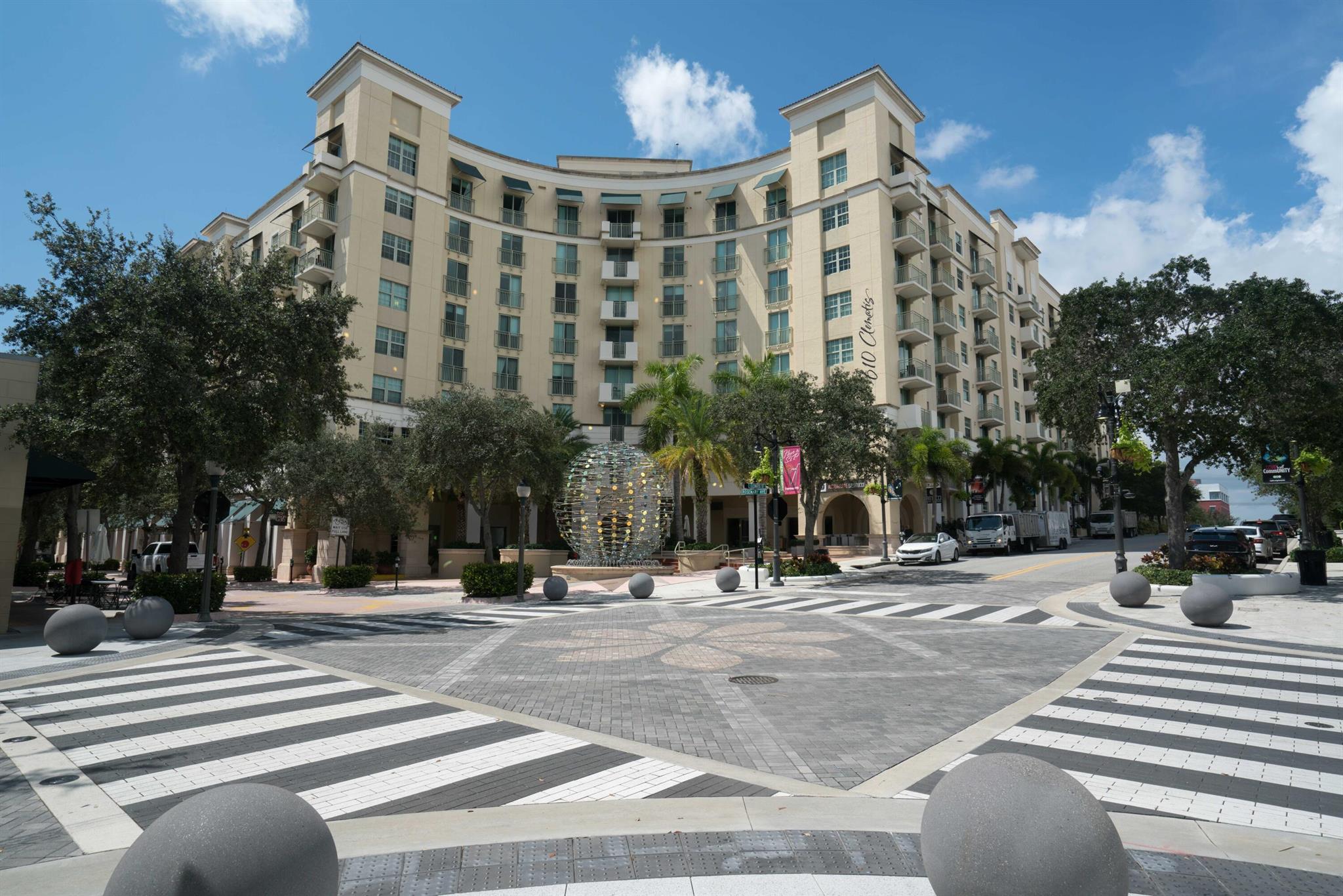 610 Clematis Street 528