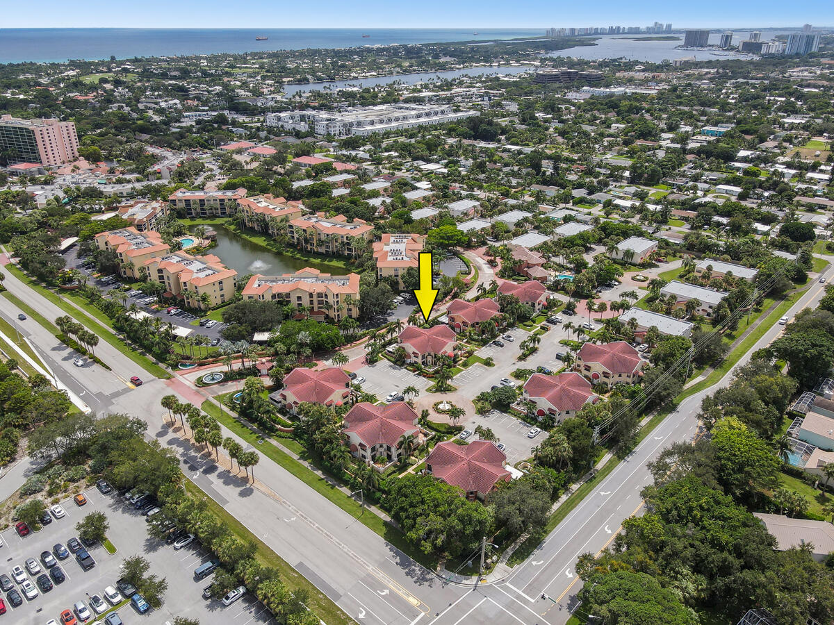 28 Uno Lago Drive