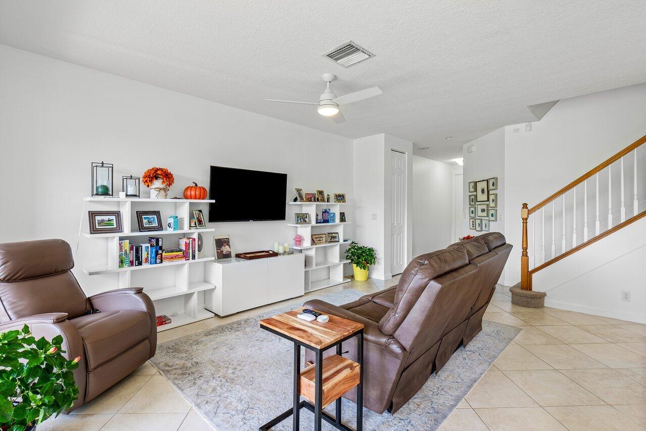 172 W Astor Circle