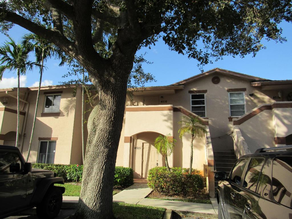 4515 Oak Terrace Drive