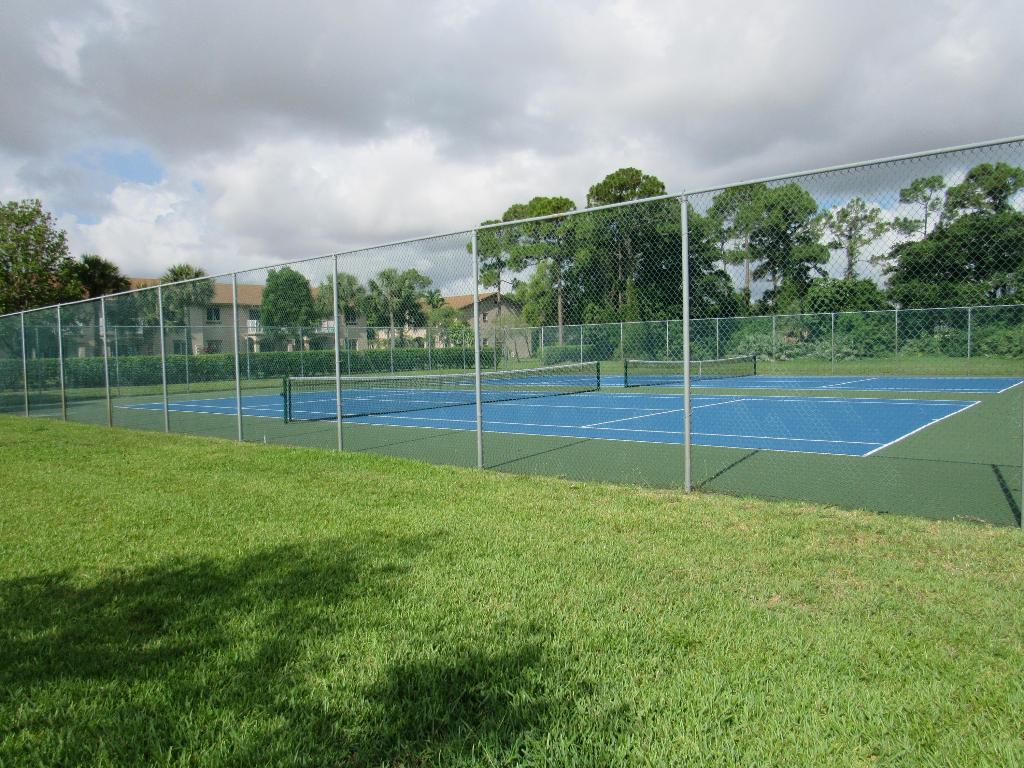 4515 Oak Terrace Drive