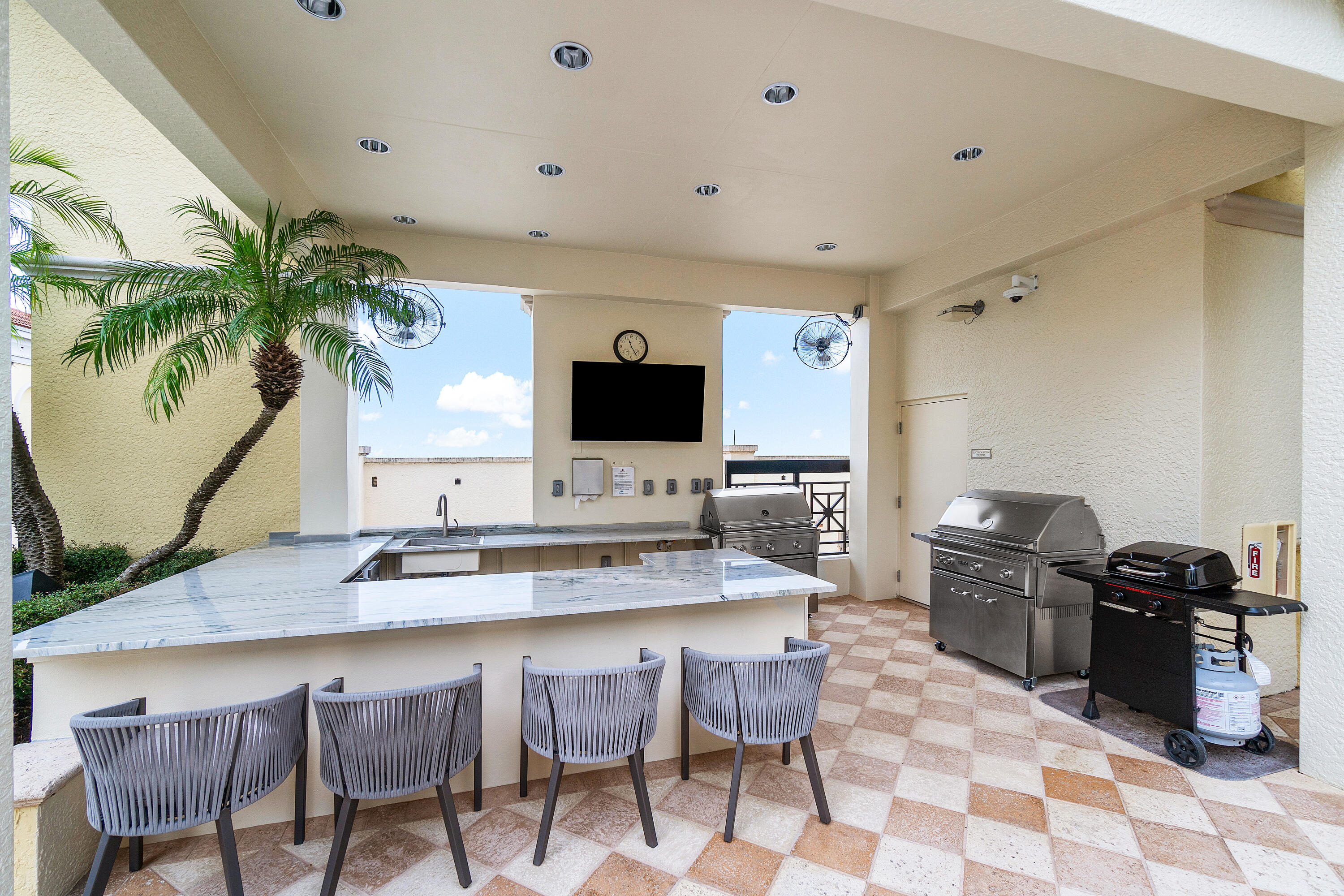 701 S Olive Avenue 1204