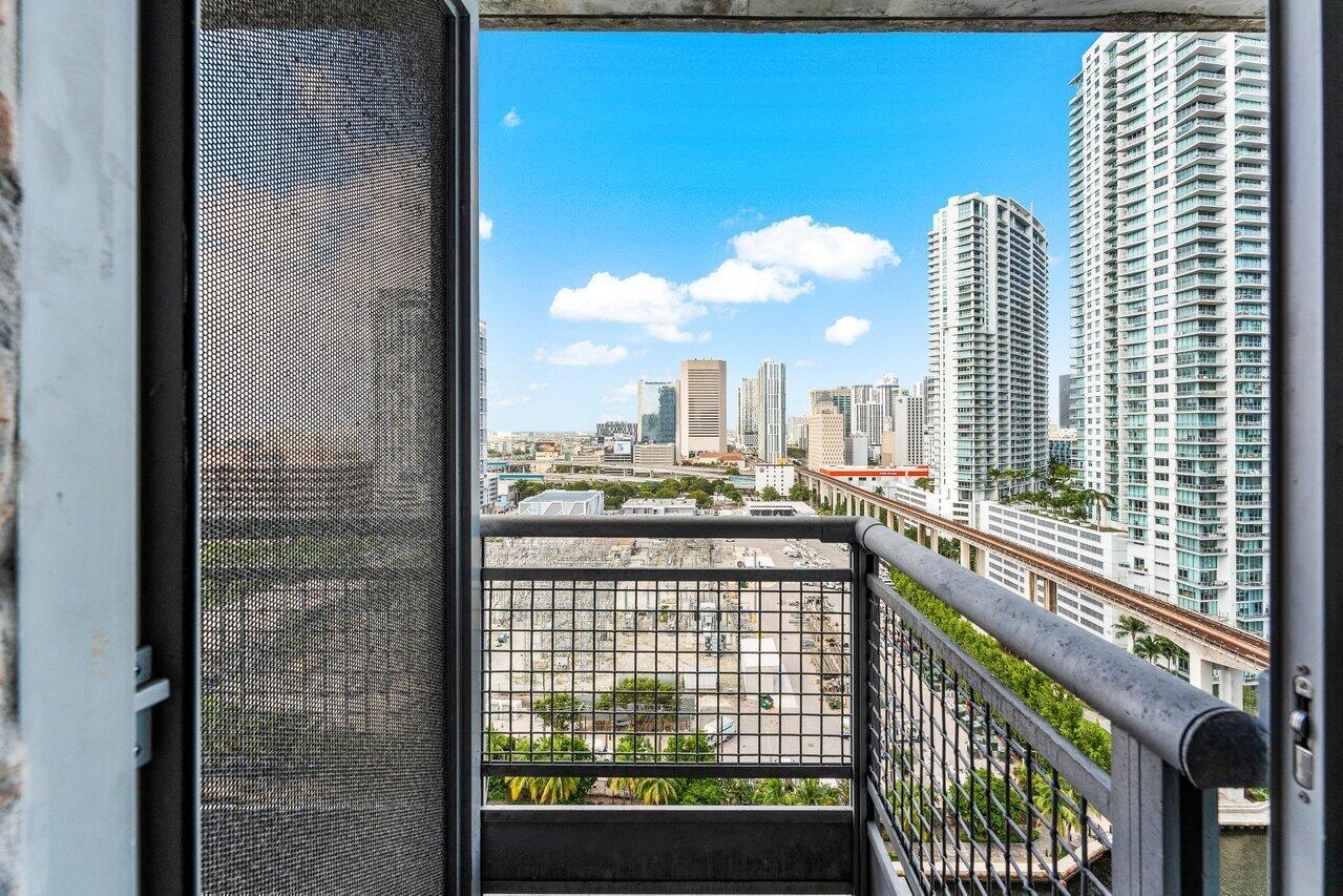 690 SW 1st Court 1913