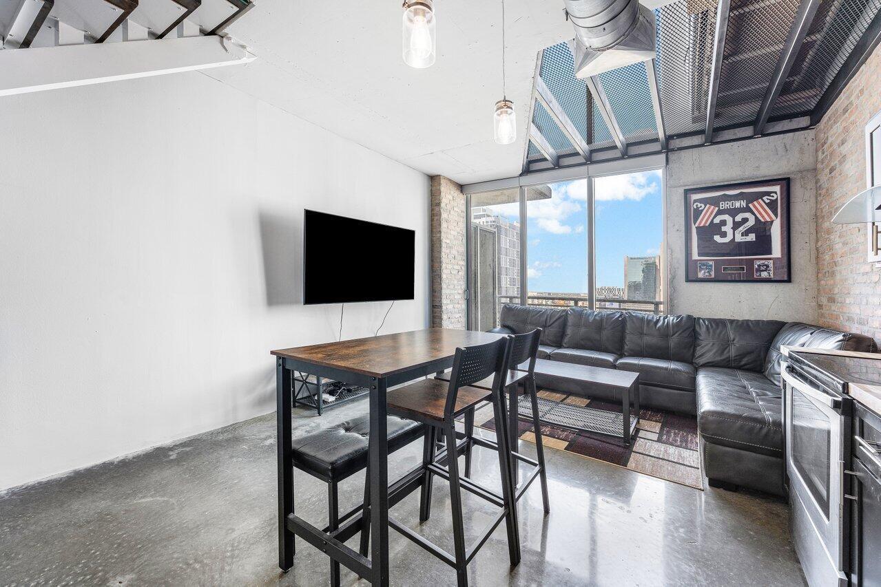 690 SW 1st Court 1913