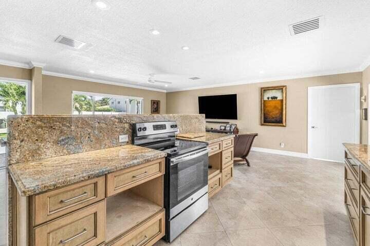 653 NW 10th Court