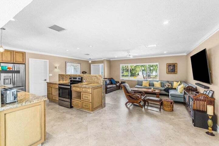 653 NW 10th Court