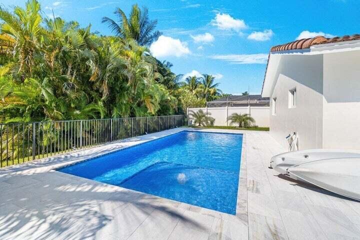 653 NW 10th Court