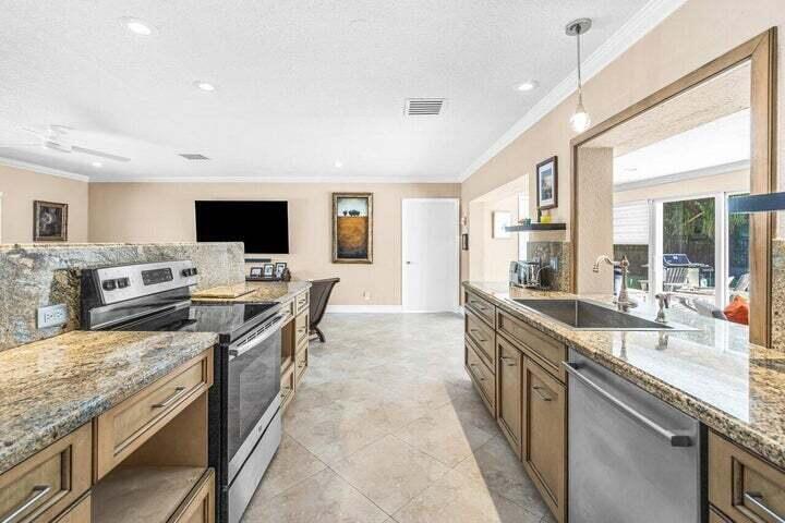 653 NW 10th Court