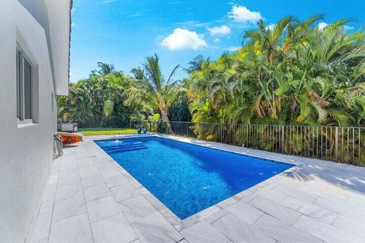 653 NW 10th Court