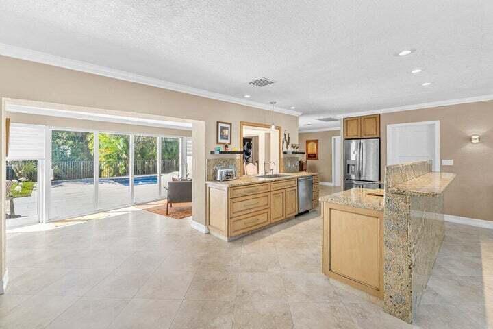 653 NW 10th Court
