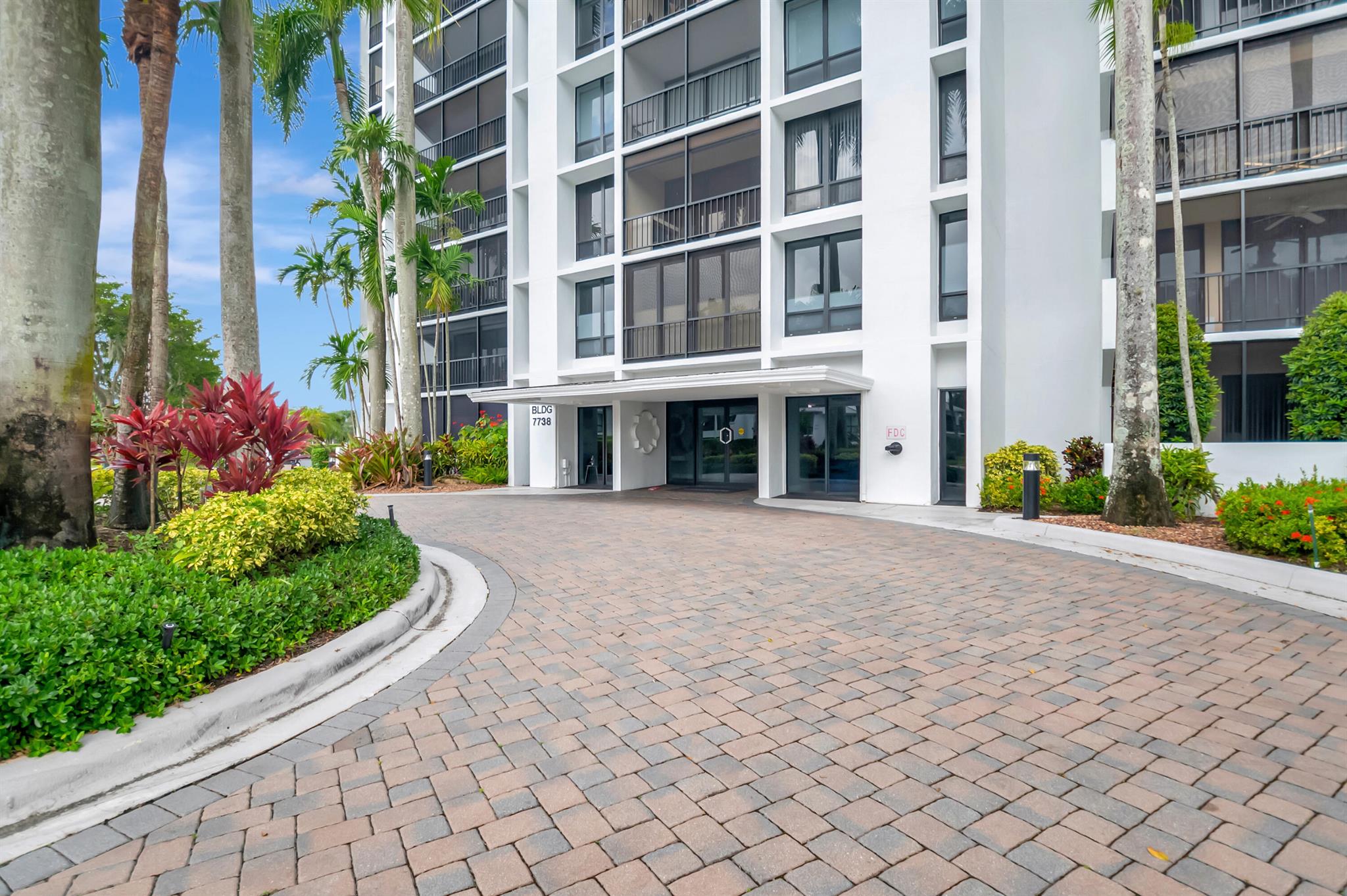 7738 Lakeside 315 Boulevard 315